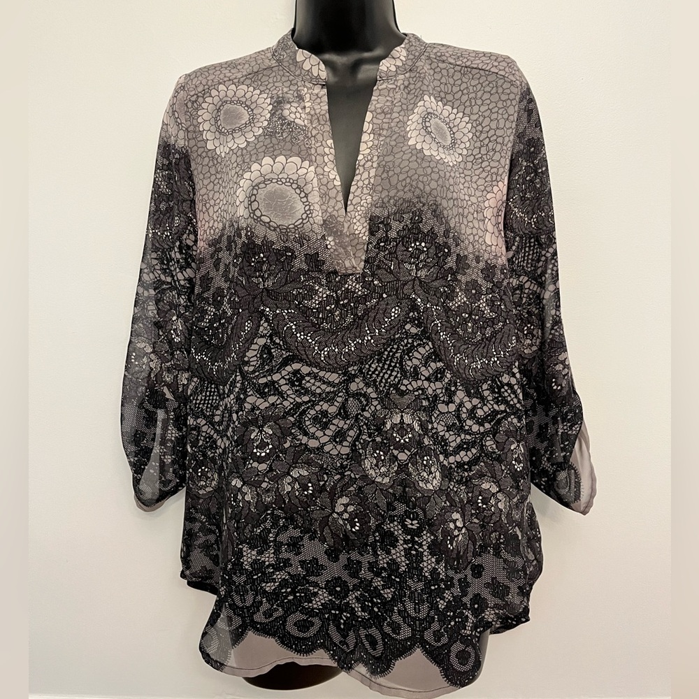 TeenBell Floral Lace Print High-Low V-Neck Tunic, Size Medium